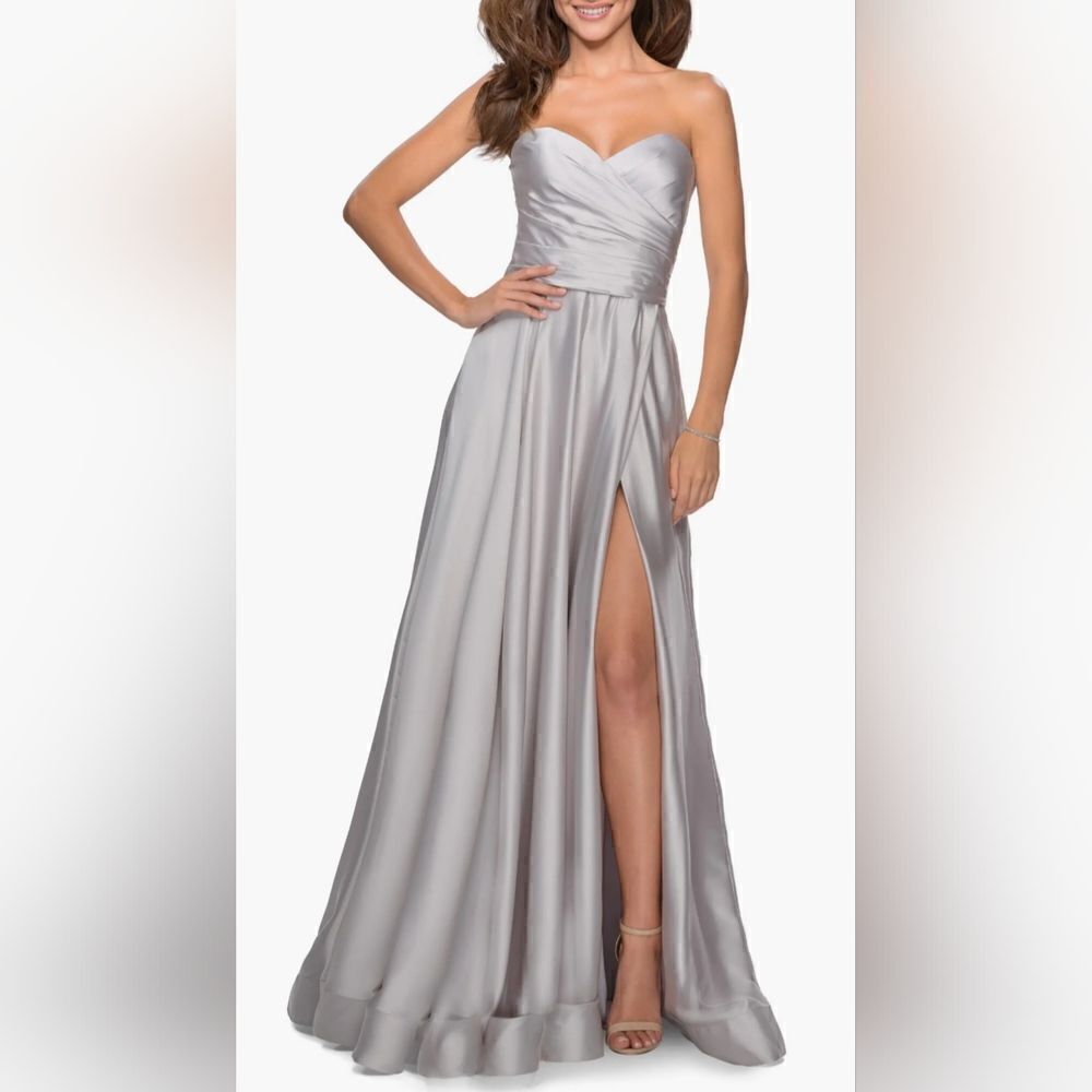 La Femme Strapless Slit Satin Ballgown with Pockets NWOT size 6 Silver